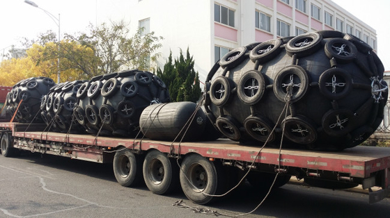 Quay Pneumatic Rubber Fender การป้องกันท่าเรือเรือ Marine Fenders