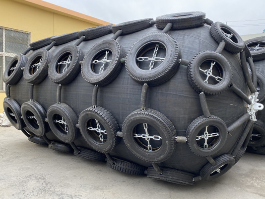 50kpa Black Ship ยางกันกระแทกเรือ Mooring Inflatable Pneumatic ISO17357