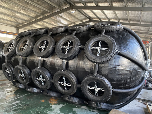 เรือจอดเรือ Floating Fender Yokohama Dock Bumper ยางกันกระแทกทางทะเล