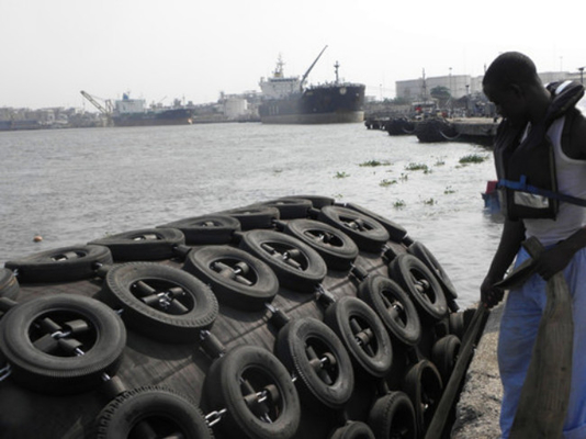 สลิงเรือยางกันกระแทกยางทางทะเล 0.05mpa Yokohama Pneumatic Fender