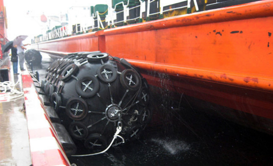 50kPa Ship Rubber Fender ISO 17357 เรือเทียบท่า Yokohama Floating Fenders