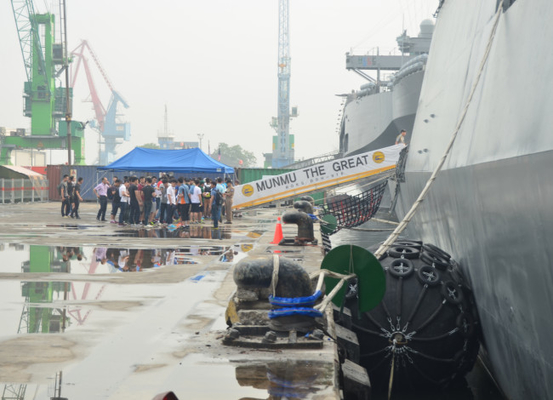 เชื่อมต่อเรือไปยังเรือป้องกันยางกันกระแทกขนาดที่กำหนดเอง
