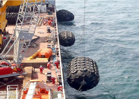Ocean Platfprm Protection บังโคลนเรือทำให้พอง 0.05mpa ยางกันกระแทกสำหรับ Docks